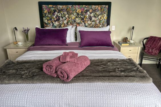 The Black Cottage - bed